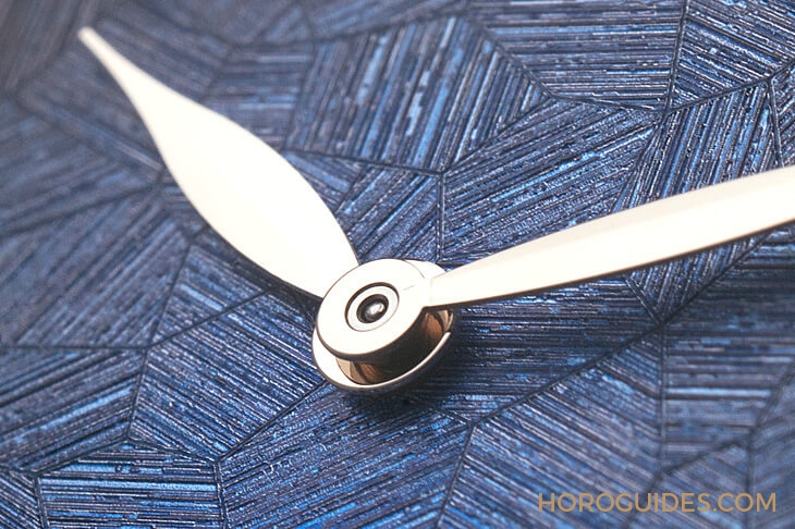 H. MOSER & CIE - H. MOSER第一只自製三問,量身打造的方形三問機芯誠意十足