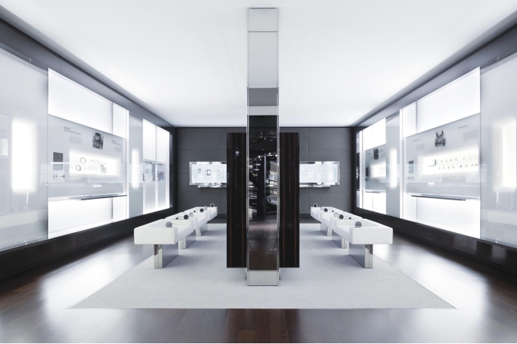 IWC - INGENIEUR - IW328908 - 親訪IWC沙夫豪森：走進機芯背後的真實世界