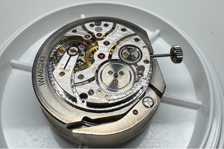 IWC - INGENIEUR - IW328908 - 親訪IWC沙夫豪森：走進機芯背後的真實世界