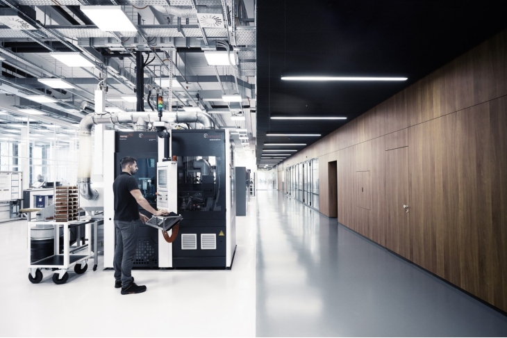 IWC - INGENIEUR - IW328908 - 親訪IWC沙夫豪森：走進機芯背後的真實世界