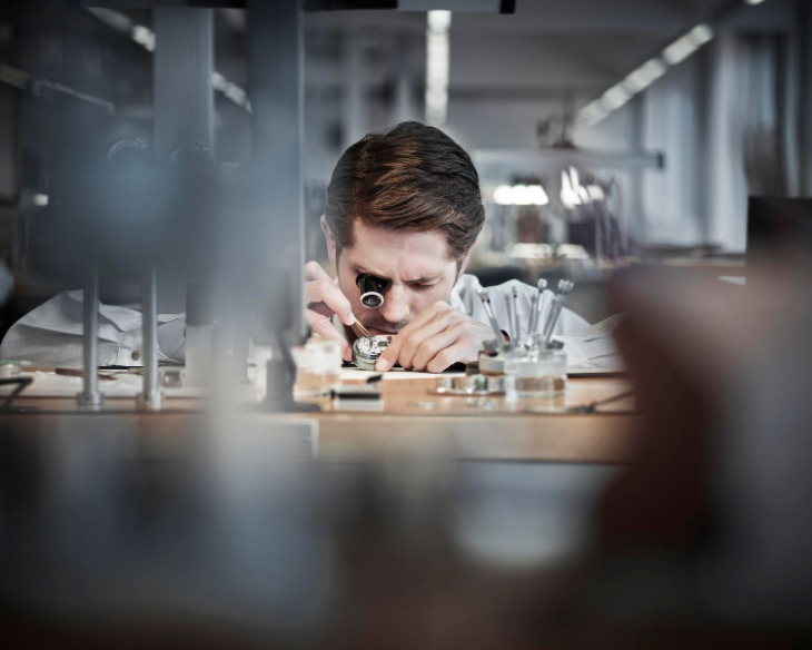 IWC - INGENIEUR - IW328908 - 親訪IWC沙夫豪森：走進機芯背後的真實世界