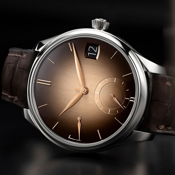 H. MOSER & CIE - ENDEAVOUR - 1800-0207 - 煙燻鮭魚色回歸：勇創者萬年曆腕錶展現亨利慕時的純粹美學