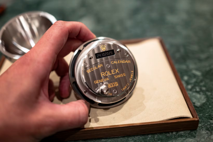 ROLEX - SUBMARINER - 909010LN-0001 - 你是勞力士鐵粉嗎？從潛水錶到座鐘及袖扣，勞力士推出配飾系列