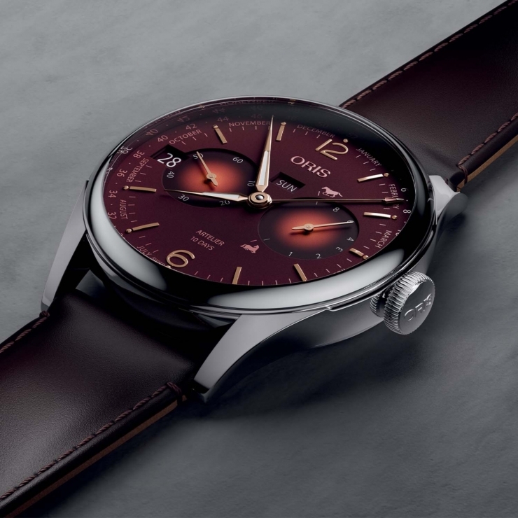 ORIS - ARTELIER - 01 113 7806 4088-Set - ORIS 豪利時發表火馬年限量版腕錶：以深紅錶盤詮釋火馬精神