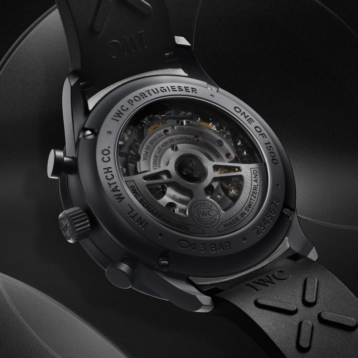 IWC - PORTUGIESER - 經典正裝的黑化變身:IWC萬國錶推出「葡萄牙系列瓷化鈦金屬計時腕錶」