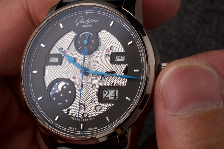 GLASHÜTTE ORIGINAL - SENATOR - 1-36-02-03-04-01 - 簡潔是必要的 更年輕化的格拉蘇蒂萬年曆