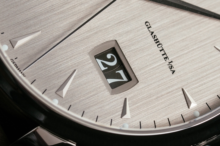 GLASHÜTTE ORIGINAL - SENATOR - 1-36-04-04-02-01 - 簡約中的小複雜 GLASHÜTTE ORIGINAL議員卓越大日期月相腕錶