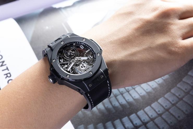 HUBLOT - BIG BANG - 419.CI.0170.RX - 開創高性能複雜功能腕錶的全新面貌  宇舶大爆炸系列魔力黑陶瓷陀飛輪腕錶