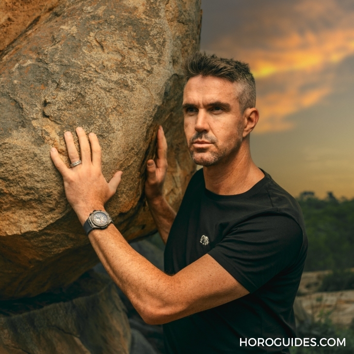 HUBLOT - BIG BANG - 421.FX.8099.NR.SOA23 - 舉手秀愛心 加入保護犀牛行動 Big Bang Unico SORAI犀牛灰限量錶