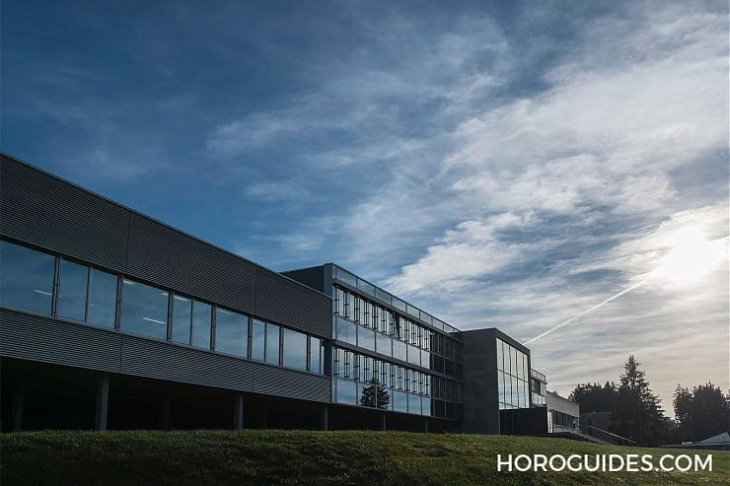 CHANEL - J12 - H9896 - 用獨立製錶的語彙 說著高級訂製服的故事|香奈兒自製機芯系列:Caliber 1 & Caliber 6