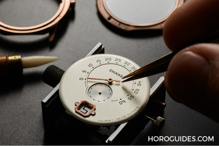 CHANEL - J12 - H9896 - 用獨立製錶的語彙 說著高級訂製服的故事|香奈兒自製機芯系列:Caliber 1 & Caliber 6