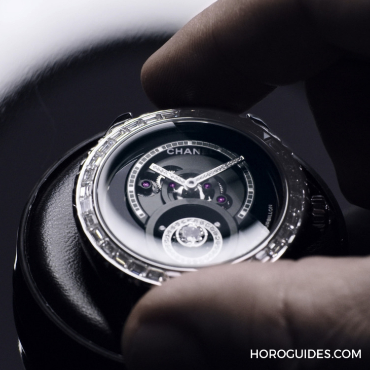 CHANEL - J12 - （J12 Caliber 5 鑽石陀飛輪腕錶） - 跨語境的複雜工藝｜香奈兒自製機芯系列：Caliber 5 & Caliber 5.1