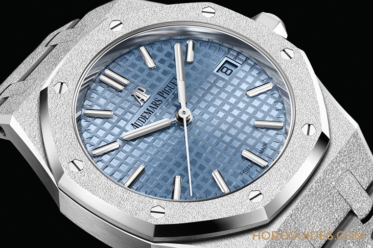 AUDEMARS PIGUET - ROYAL OAK - 77350CE.OO.1266CE.01 - 愛彼新作連發!皇家橡樹34mm自動上鍊腕錶-黑陶瓷款&淺藍面霜金款