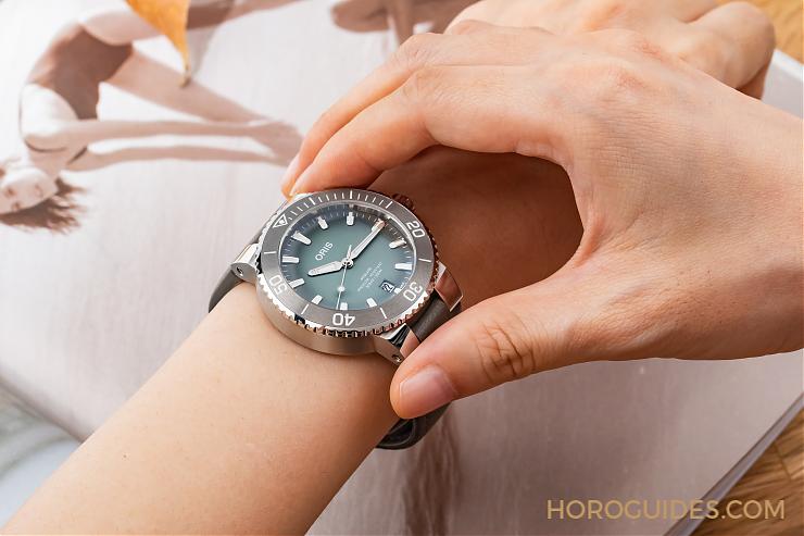 ORIS - 自顧自可人的小清新|ORIS Aquis日期錶-薄荷灰面盤