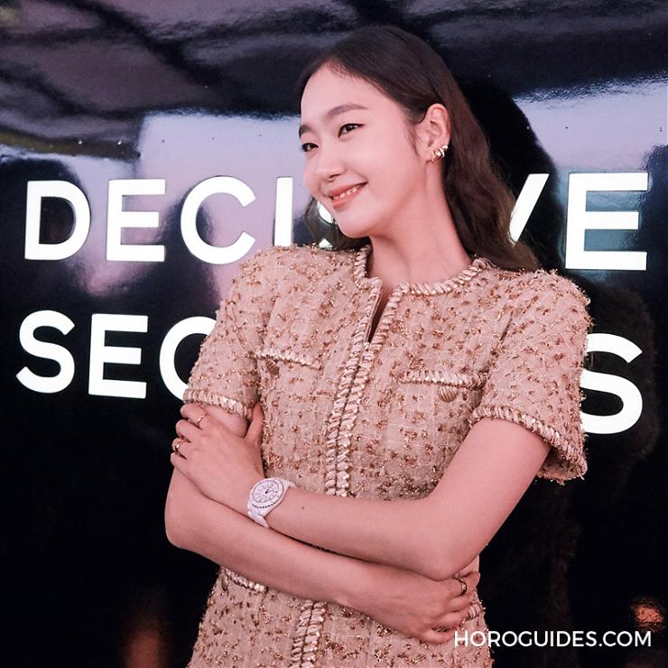 CHANEL - 黑或白?#TheNewJ12怎麼挑?