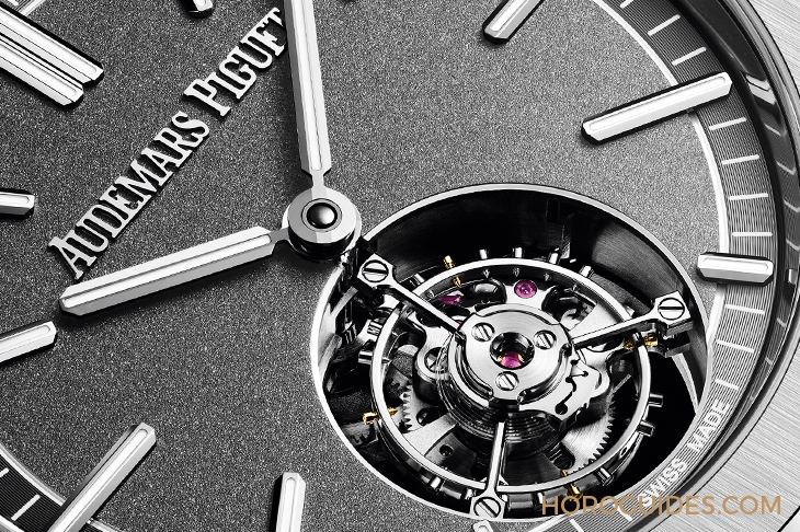 AUDEMARS PIGUET - ROYAL OAK - 26530TI.OO.1220TI.01 - 愛彼皇家橡樹首款自動上鍊飛行陀飛輪現身,罕見鈦金屬款話題加碼