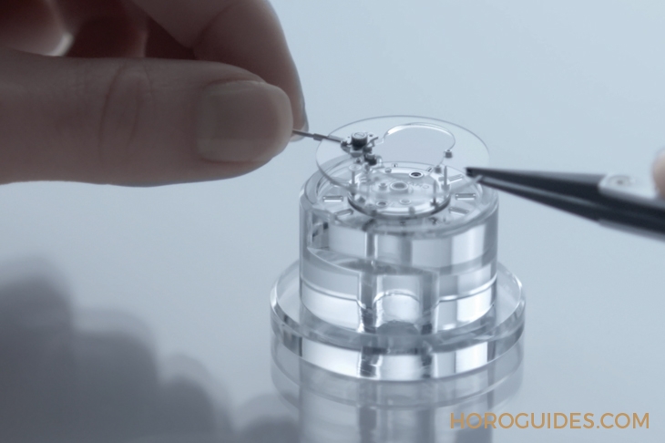 CHANEL - J12 - H6825 - 創意至上背後的工藝精隨|CHANEL Caliber 3.1機芯的透明美學