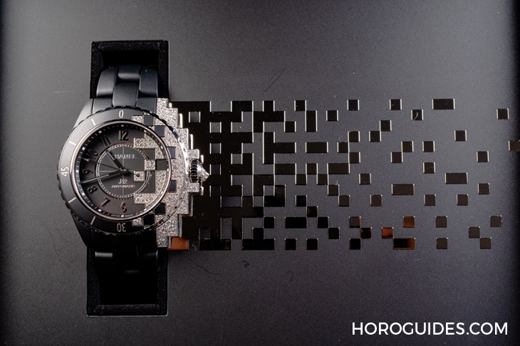 以黑白配的各種可能性,詮釋月蝕的模樣|CHANEL J12腕錶的黑白實驗