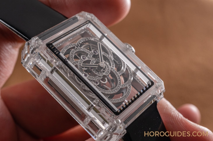 冰霜感藍寶石水晶、類絲絨感高抗磨陶瓷！CHANEL祭出兩大高硬度材質的全新可能性