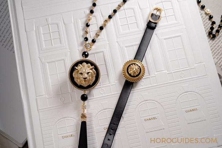 CHANEL - MADEMOISELLE PRIVÉ - H7449 - 藏著時間秘密的幸運符碼｜CHANEL Mademoiselle Privé獅子鈕扣腕錶系列