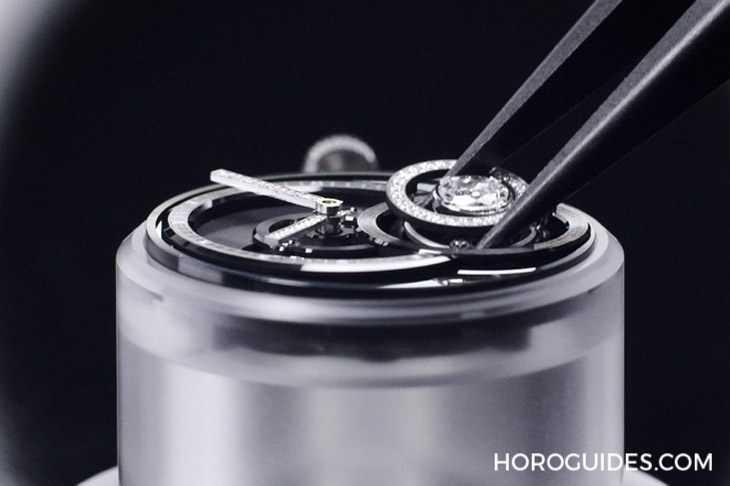 CHANEL - J12 - H7951 - 鑽石陀飛輪，CHANEL自製機芯Caliber 5的華麗運行