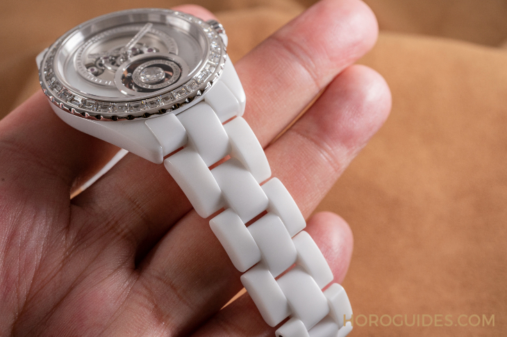 CHANEL - J12 - H7951 - 鑽石陀飛輪，CHANEL自製機芯Caliber 5的華麗運行