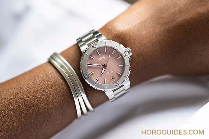 ORIS - AQUIS - 01 733 7770 4155-07 4 18 65FC - 水漾波光,Oris Aquis日期錶珍珠母貝面盤款