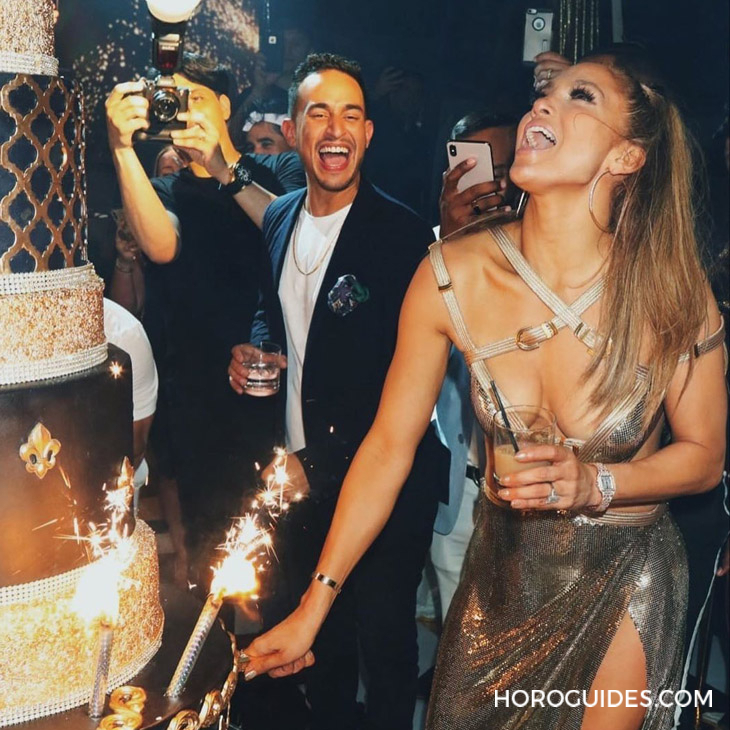 CARTIER - PANTHERE DE CARTIER - WGPN0007 - 不只杜娃黎波天天戴，她們都愛這只金色小方錶 ｜Cartier Panthère腕錶