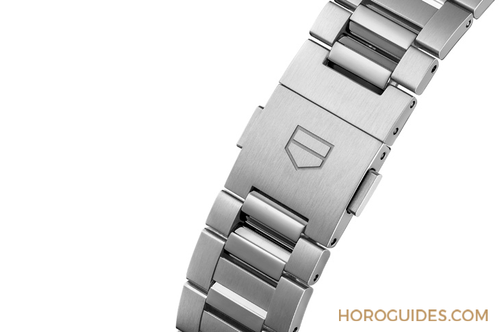 TAG HEUER - CARRERA - CBS2216.BA0041 - 盤點TAG Heuer新一代39毫米Carrera Glassbox錶殼2024年新作|熊貓面精鋼鍊帶計時腕錶、Skipper帆船計時玫瑰金腕錶