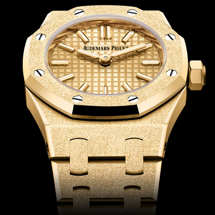 AUDEMARS PIGUET - ROYAL OAK - 77450BA.GG.1361BA.01 - 擁抱經典工藝也探索創新技術,看愛彼AP如何玩轉貴金屬的多重魅力|2024年新作精選