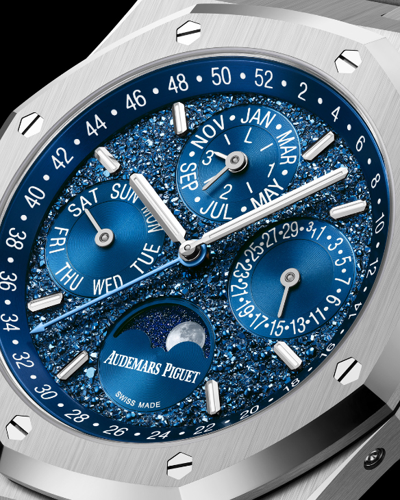 AUDEMARS PIGUET - ROYAL OAK - 77450BA.GG.1361BA.01 - 擁抱經典工藝也探索創新技術,看愛彼AP如何玩轉貴金屬的多重魅力|2024年新作精選