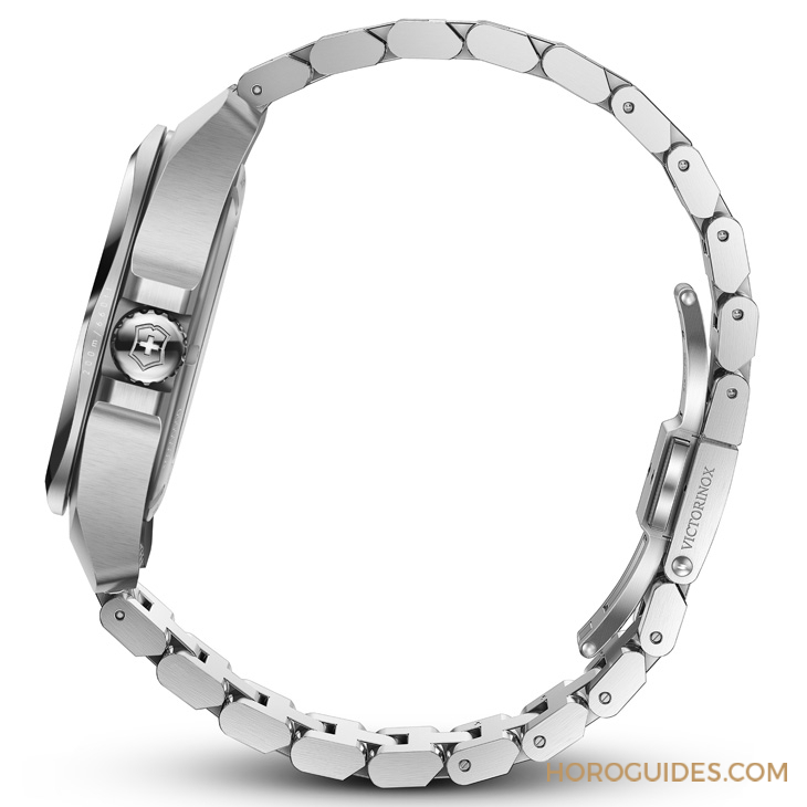 VICTORINOX - I.N.O.X. - 242020 - 除了無法被輾壓的強悍，新一代Victorinox I.N.O.X.系列腕錶還多了從容穿梭不同情境的魅力