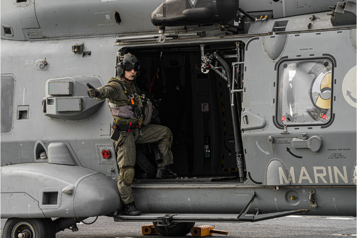 PANERAI - SUBMERSIBLE - PAM01697 - 軍事本色，與義大利海軍航空隊同行｜PANERAI Submersible Marina Militare系列PAM01697、PAM01698