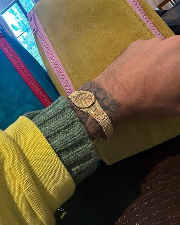 AUDEMARS PIGUET - ROYAL OAK - 77451ST.ZZ.1361ST.03 - 情人節送錶原來可以這樣挑！懂錶的人都這樣選