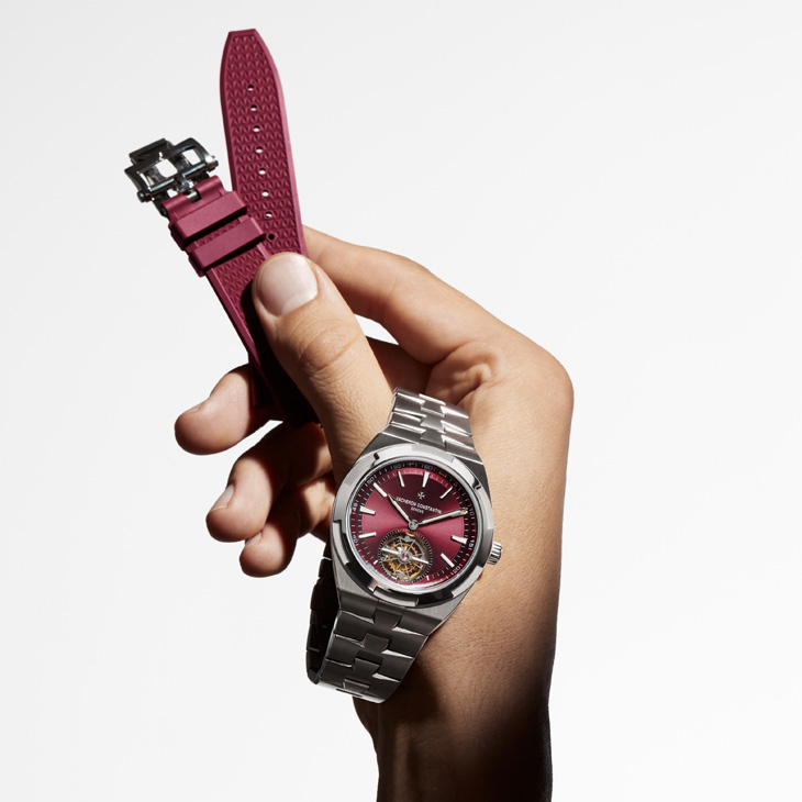 VACHERON CONSTANTIN - OVERSEAS - 6000V/210T-H179 - 江詩丹頓Overseas罕見酒紅面盤現身｜超薄萬年曆與鈦金屬陀飛輪全解析