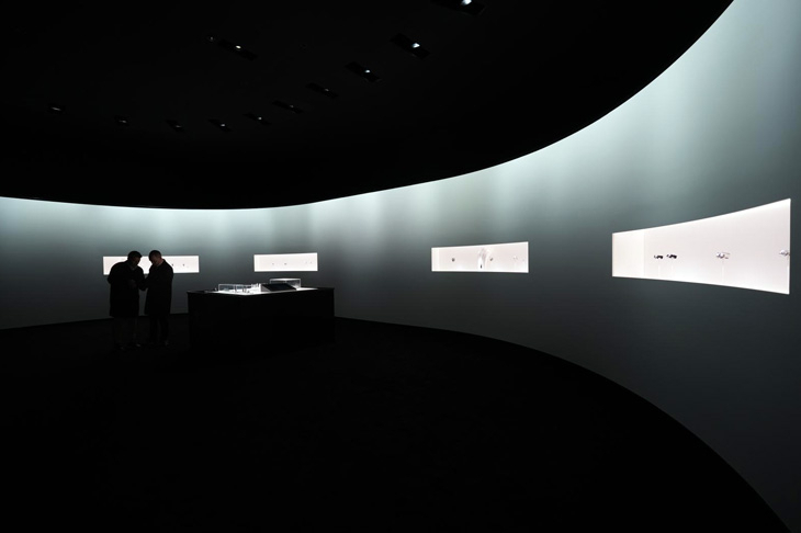 CHANEL - J12 - (J12 鑽石陀飛輪 Caliber 5) - 黑白對比,鑽石燦耀|CHANEL高級製錶2026新作關鍵解析