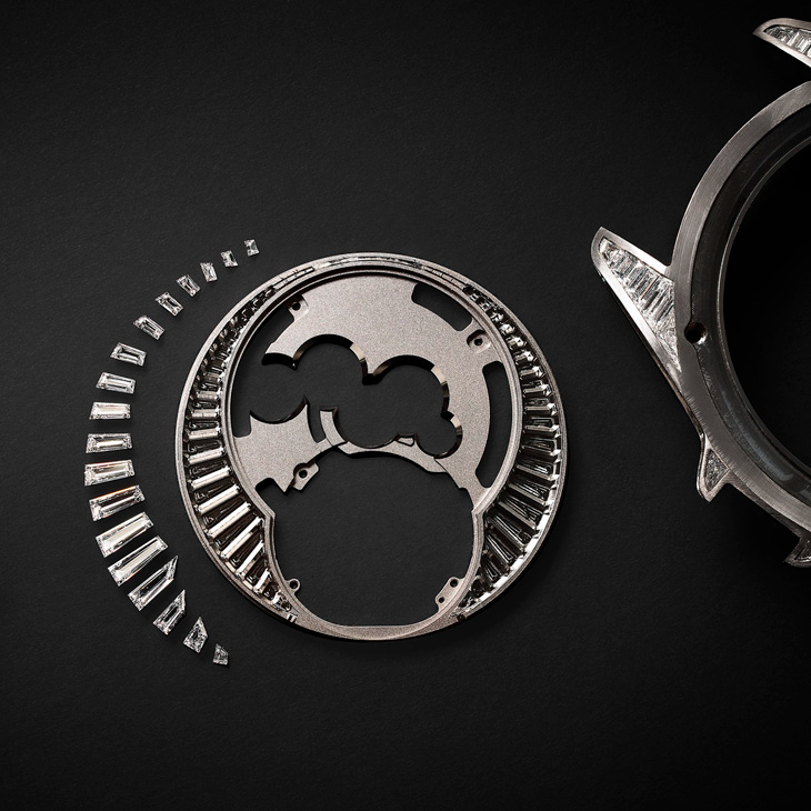 CHANEL - J12 - （J12 鑽石陀飛輪 Caliber 5） - 黑白對比，鑽石燦耀｜CHANEL高級製錶2026新作關鍵解析