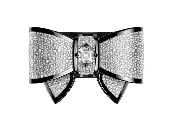 CHANEL - J12 - （J12 鑽石陀飛輪 Caliber 5） - 黑白對比，鑽石燦耀｜CHANEL高級製錶2026新作關鍵解析