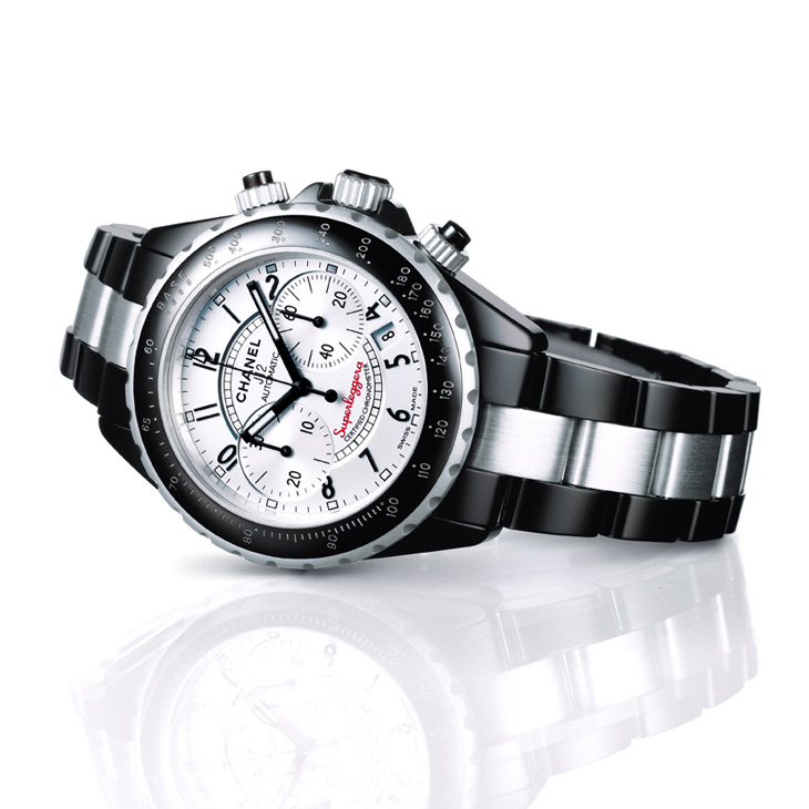 CHANEL - J12 - （J12 Superleggera Caliber 12.1 42毫米腕錶） - CHANEL J12 Superleggera：輕量、極速與精密，J12的另一道軸線