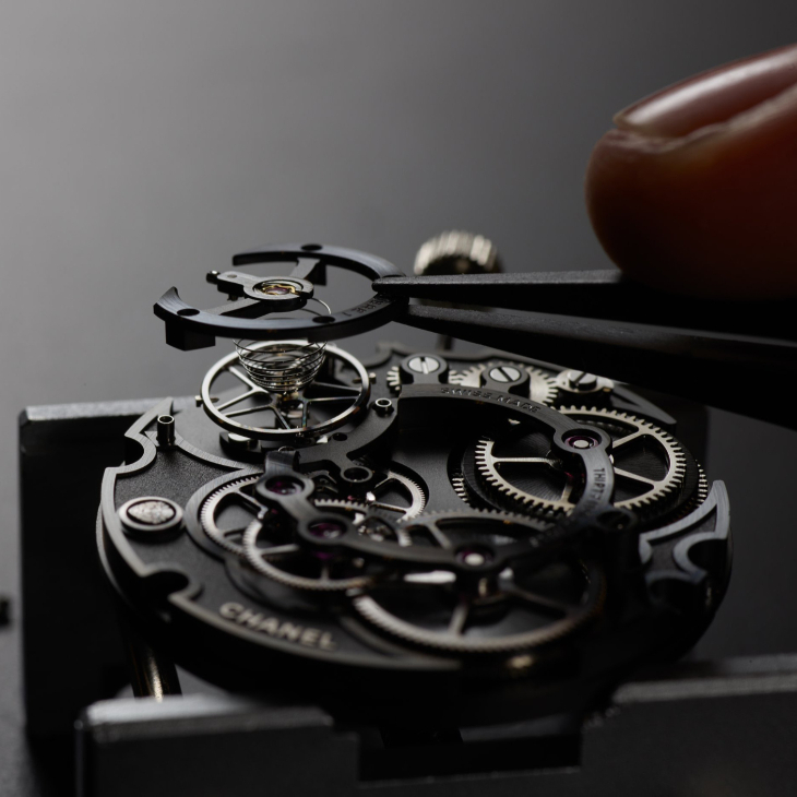 CHANEL - J12 - （J12 Caliber 12.1 38毫米腕錶） - 風格主導技術，自由始於實力｜J12，見證CHANEL高級製錶實力的深度進化