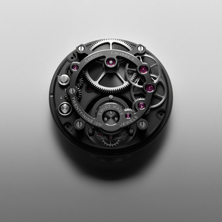 CHANEL - J12 - （J12 Caliber 12.1 38毫米腕錶） - 風格主導技術，自由始於實力｜J12，見證CHANEL高級製錶實力的深度進化