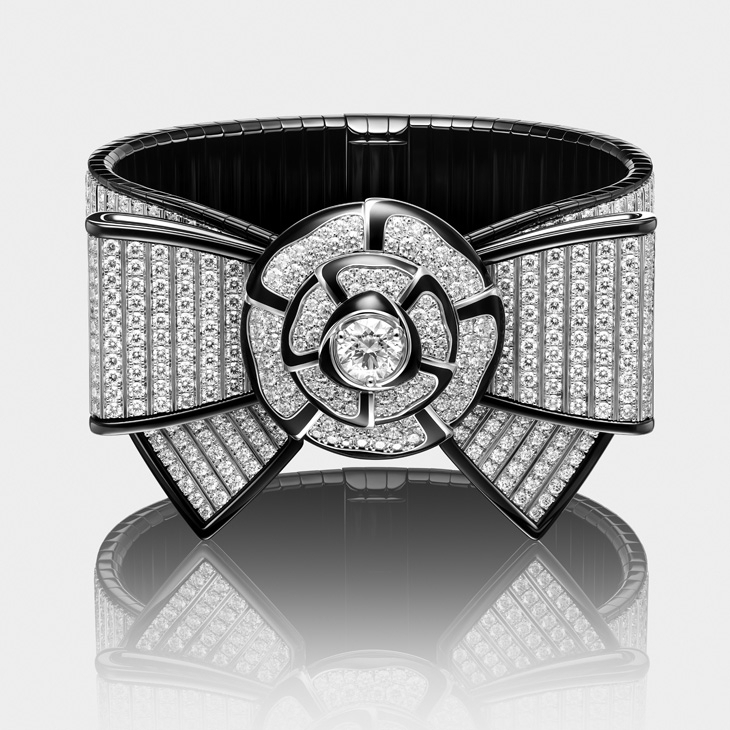 CHANEL - 高級鐘錶 - （NŒUD DE CAMÉLIA手環錶） -  從那些年的生活靈感，到跨越時代的風格符碼｜CHANEL高級製錶的蝴蝶結、山茶花與獅子