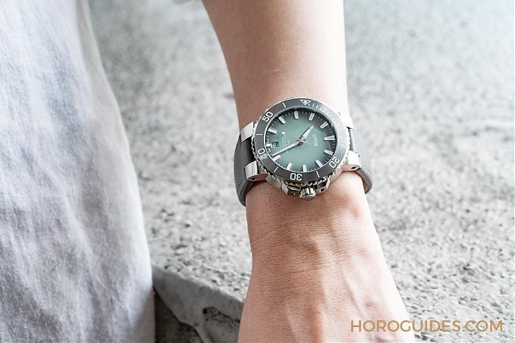 ORIS - AQUIS - 01 733 7732 4137-07 8 21 05PEB - 自顧自可人的小清新|ORIS Aquis日期錶-薄荷灰面盤