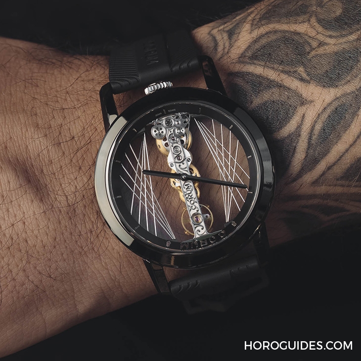 CORUM - 金色吊橋 懸絲掛冕|CORUM金橋系列 建築與製錶美學的極致融合
