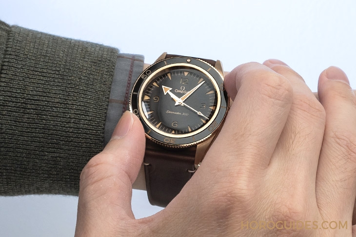 OMEGA - SEAMASTER - 234.92.41.21.10.001 - 歐米茄第一只青銅錶!Seamaster 300 Bronze Gold專利青銅金