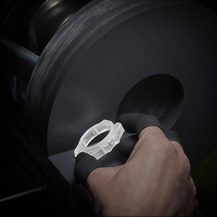 HUBLOT - SPIRIT OF BIG BANG - 645.JO.0120.RT - 腕錶市場潛力股必備特質:超限量、夠獨特|HUBLOT特別色藍寶石如何抓住目光