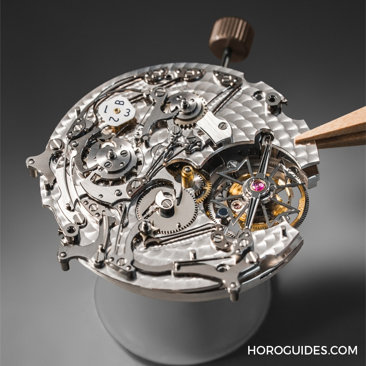 VACHERON CONSTANTIN - TRADITIONNELLE - 6300T/000P-H056 - 270年巔峰獻禮！江詩丹頓Traditionnelle鉑金陀飛輪萬年曆腕錶攜新機芯與精雕飾面同場誌慶