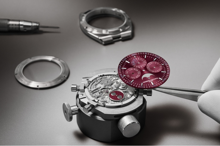 VACHERON CONSTANTIN - OVERSEAS - 4300V/220G-H151 - 驚喜新色雙雙上陣！江詩丹頓Overseas超薄萬年曆推出全粉紅金款及白金勃艮第紅面新款