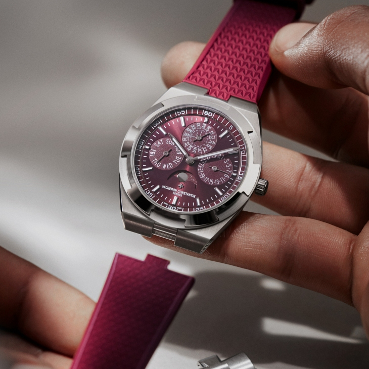 VACHERON CONSTANTIN - OVERSEAS - 4300V/220G-H151 - 驚喜新色雙雙上陣！江詩丹頓Overseas超薄萬年曆推出全粉紅金款及白金勃艮第紅面新款