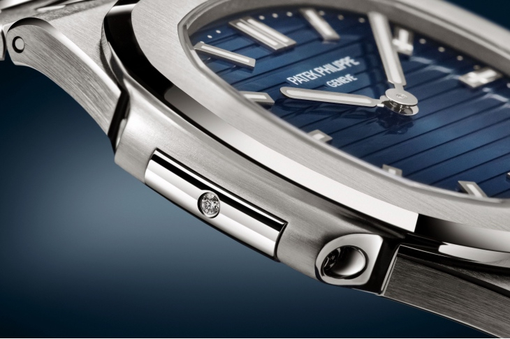 PATEK PHILIPPE - NAUTILUS - 5810/1G-001 - 半世紀的運動優雅傳奇！PATEK PHILIPPE Nautilus 50周年紀念系列以纖巧新作與首款座鐘上陣